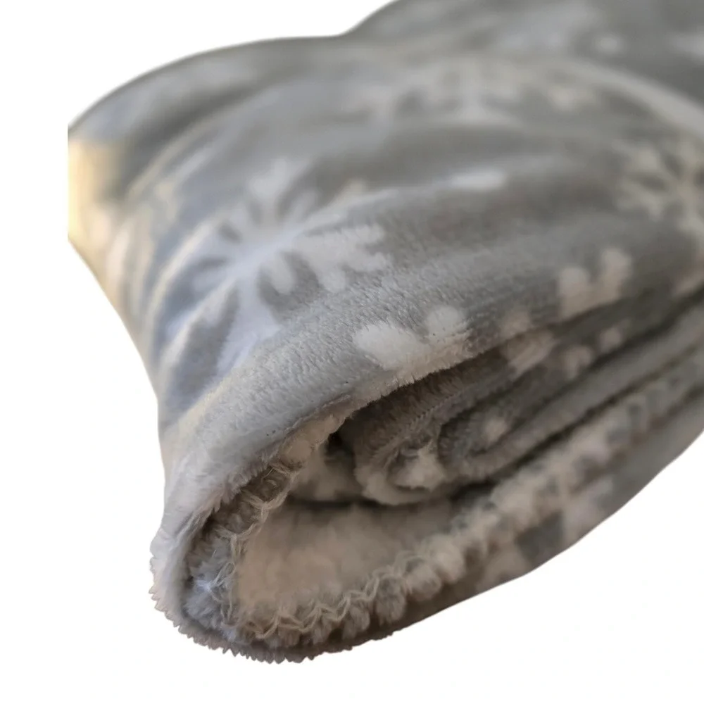 Grey White Snowflake Plush Fleece Throw Blanket Holiday Winter Decor Gift NWT